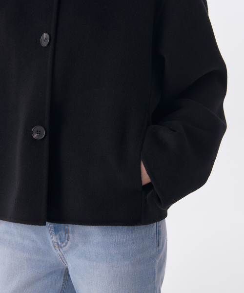 MUSINSA STANDARD WOMAN（ムシンサスタンダードウーマン）の「ウィメンズカシミヤブレンドハンドメイドショートマックコート[ブラック]（チェスターコート・レディース・その他・LARGE/MEDIUM/SMALL/X-SMALL）」の4枚目の写真