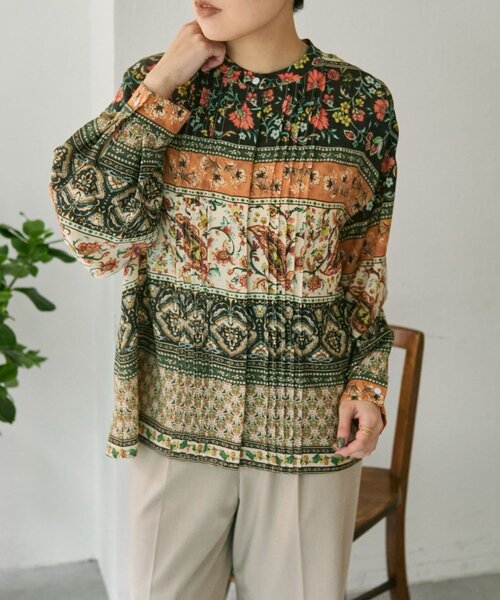 ear PAPILLONNER(イアパピヨネ)の「柄ピンタックブラウス【SUM1 STYLE】(シャツ/ブラウス・レディース・オレンジ/ブラック/ブルー/キャメル・FREE)」の1枚目の写真