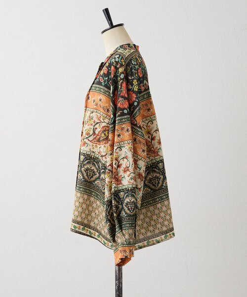 ear PAPILLONNER(イアパピヨネ)の「柄ピンタックブラウス【SUM1 STYLE】(シャツ/ブラウス・レディース・オレンジ/ブラック/ブルー/キャメル・FREE)」の15枚目の写真