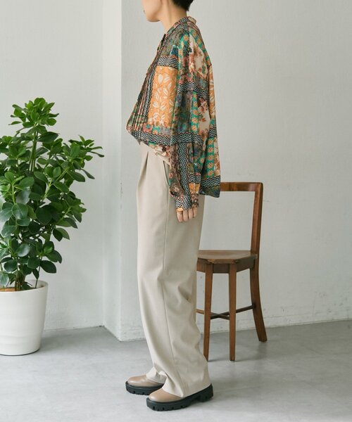 ear PAPILLONNER(イアパピヨネ)の「柄ピンタックブラウス【SUM1 STYLE】(シャツ/ブラウス・レディース・オレンジ/ブラック/ブルー/キャメル・FREE)」の9枚目の写真