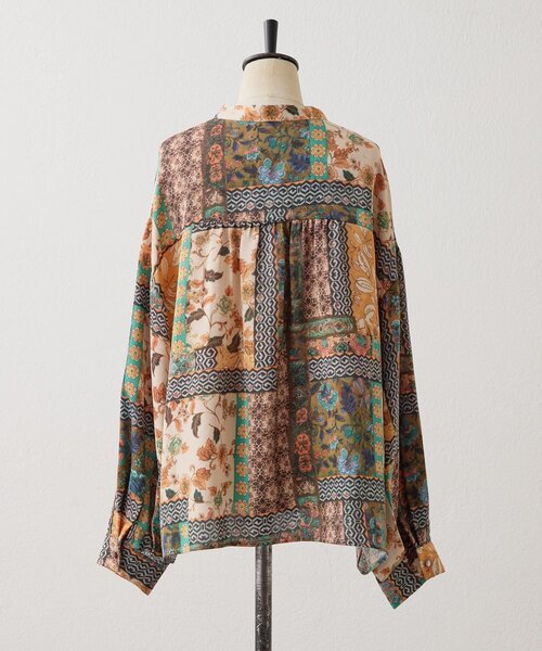 ear PAPILLONNER(イアパピヨネ)の「柄ピンタックブラウス【SUM1 STYLE】(シャツ/ブラウス・レディース・オレンジ/ブラック/ブルー/キャメル・FREE)」の16枚目の写真