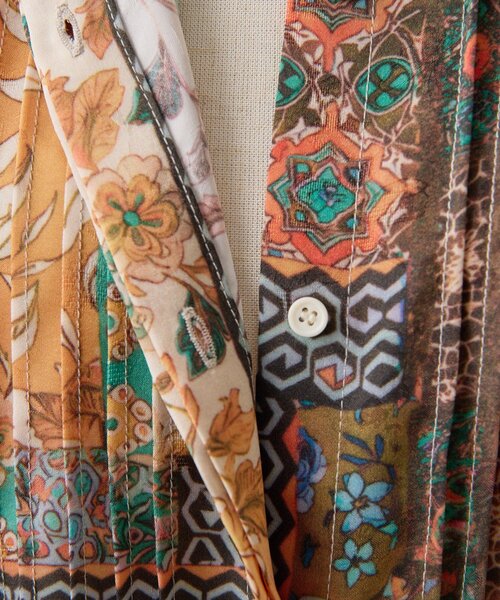 ear PAPILLONNER(イアパピヨネ)の「柄ピンタックブラウス【SUM1 STYLE】(シャツ/ブラウス・レディース・オレンジ/ブラック/ブルー/キャメル・FREE)」の18枚目の写真