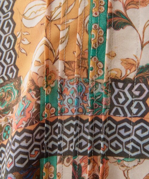 ear PAPILLONNER(イアパピヨネ)の「柄ピンタックブラウス【SUM1 STYLE】(シャツ/ブラウス・レディース・オレンジ/ブラック/ブルー/キャメル・FREE)」の19枚目の写真