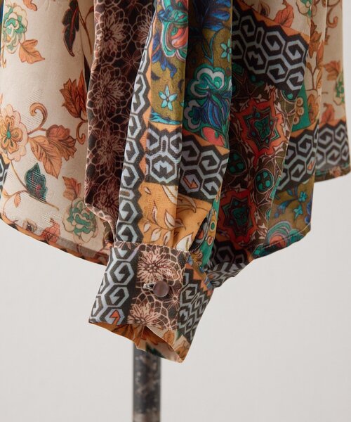 ear PAPILLONNER(イアパピヨネ)の「柄ピンタックブラウス【SUM1 STYLE】(シャツ/ブラウス・レディース・オレンジ/ブラック/ブルー/キャメル・FREE)」の20枚目の写真