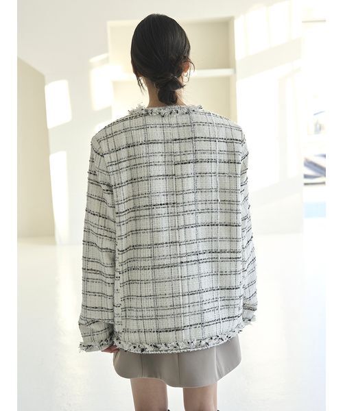 SNIDEL(スナイデル)の「ロングツイードジャケット(ノーカラージャケット・レディース・ホワイト/ピンク・F)」の5枚目の写真