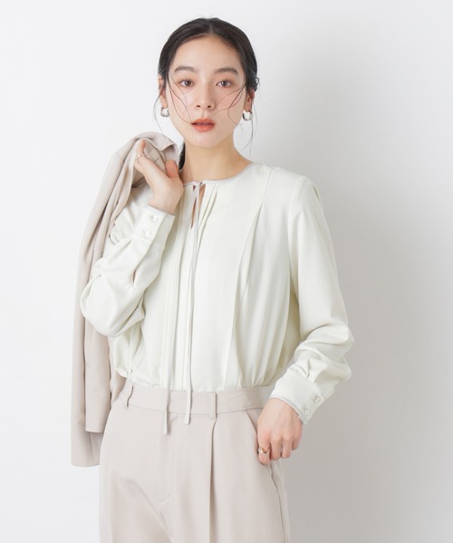 Tuck Ribbon Blouse — блуза с защипами и лентой