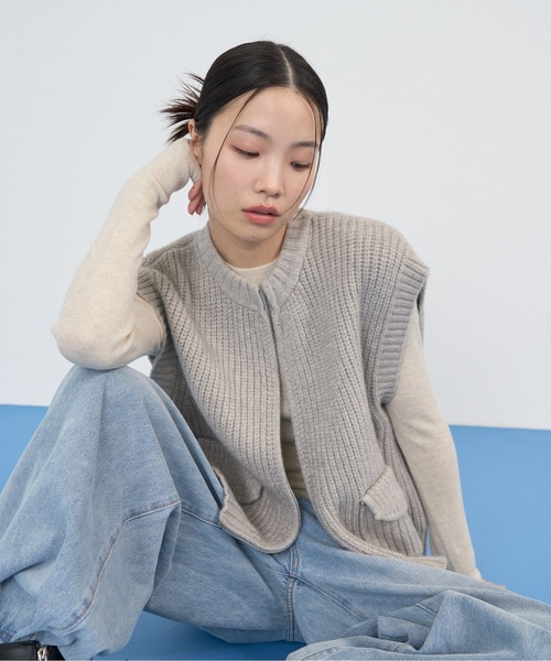 NUJOH(ヌゾ)の「Zip Rib Knit Vest / ジップリブニットベスト(ベスト・レディース・グレー/ネイビー/ベージュ/チャコールグレー・FREE)」の3枚目の写真