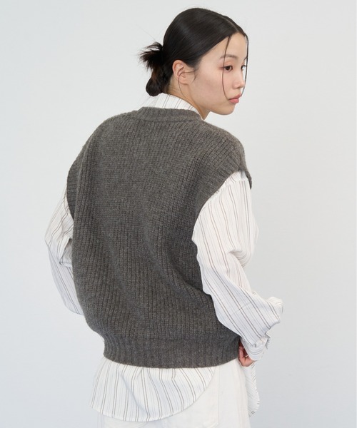 NUJOH(ヌゾ)の「Zip Rib Knit Vest / ジップリブニットベスト(ベスト・レディース・グレー/ネイビー/ベージュ/チャコールグレー・FREE)」の8枚目の写真