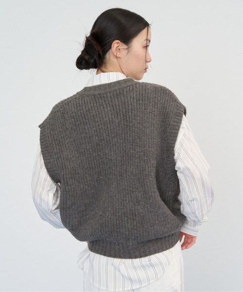 NUJOH(ヌゾ)の「Zip Rib Knit Vest / ジップリブニットベスト(ベスト・レディース・グレー/ネイビー/ベージュ/チャコールグレー・FREE)」の9枚目の写真