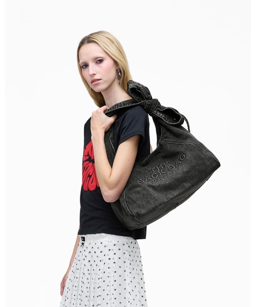 MARC JACOBS(マークジェイコブス)の「THE BOW DENIM SACK BAG/ザ ボウ デニム サック バッグ(ショルダーバッグ・レディース・ブラック系その他・ONE SIZE)」の2枚目の写真