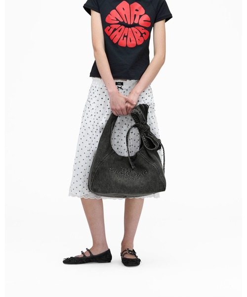 MARC JACOBS(マークジェイコブス)の「THE BOW DENIM SACK BAG/ザ ボウ デニム サック バッグ(ショルダーバッグ・レディース・ブラック系その他・ONE SIZE)」の7枚目の写真