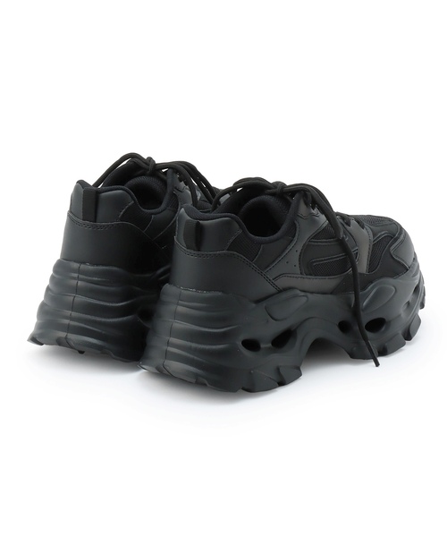 LOVETOXIC（ラブトキシック）の「【LTXC】厚底ダッドスニーカー（スニーカー・キッズ・ホワイト/ブラック・24-24.5cm/23-23.5cm/22-22.5）」の6枚目の写真