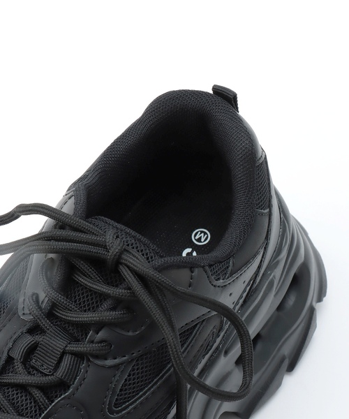 LOVETOXIC（ラブトキシック）の「【LTXC】厚底ダッドスニーカー（スニーカー・キッズ・ホワイト/ブラック・24-24.5cm/23-23.5cm/22-22.5）」の7枚目の写真