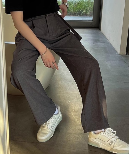 KELVIN（ケルヴァン）の「Belted Tuck Wide Slacks Pants ベルト付き ワイド タックスラックス（スラックス・メンズ・ブラック/グレー・MEDIUM/LARGE）」の4枚目の写真