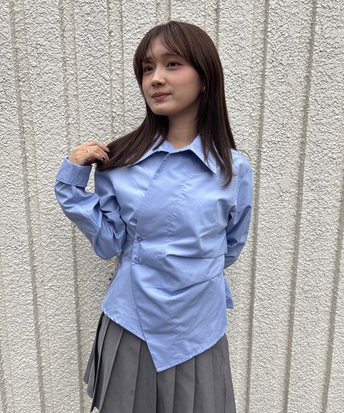merrylatte(メリーラテ)の「WAIST TUCK CROSS SHIRT【IROHANI】(シャツ/ブラウス・レディース・ブルー・FREE)」の1枚目の写真