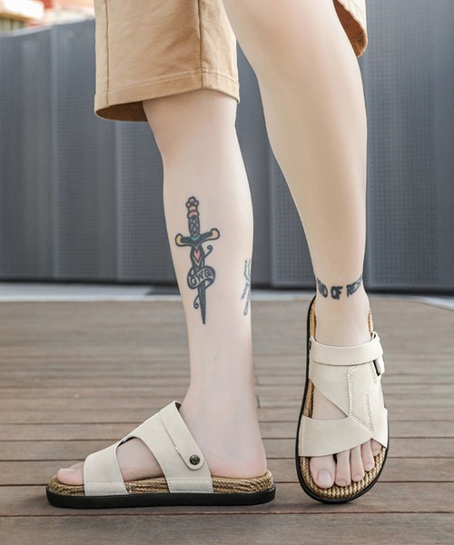 WESTBOY（ウエストボーイ）の「スウェードバックルデザインサンダル 編み込み風ソール ビーチサンダル WO26S4SD08（サンダル・メンズ・ホワイト/ブラウン/ブラック・44/43/42）」の2枚目の写真