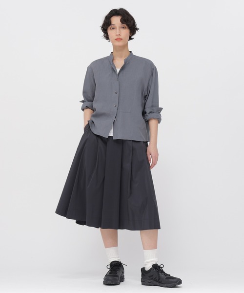 MARGARET HOWELL（マーガレットハウエル）の「SHIRTING LINEN（シャツ/ブラウス・レディース・ターコイズブルー/オフホワイト/チャコール・2/3/1）」の6枚目の写真