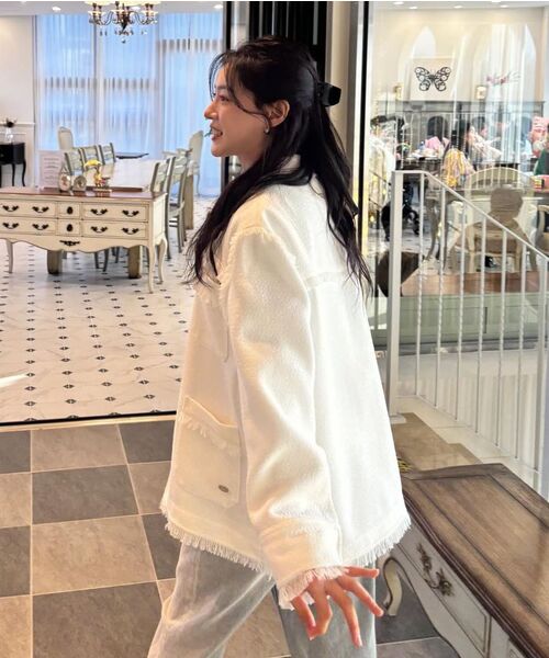 ERER(エルエル)の「Overfit Fringe Tweed Shirt Jacket White(テーラードジャケット・レディース・ホワイト・F)」の6枚目の写真