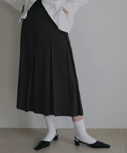anuke(アンヌーク)の「Squaretoe Enamel Pumps(パンプス・レディース・クリーム/ブラック・36inch/37inch/38inch)」の4枚目の写真