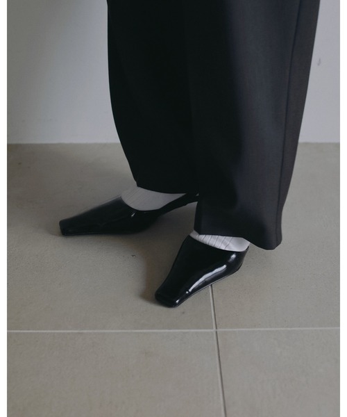 anuke(アンヌーク)の「Squaretoe Enamel Pumps(パンプス・レディース・クリーム/ブラック・36inch/37inch/38inch)」の6枚目の写真