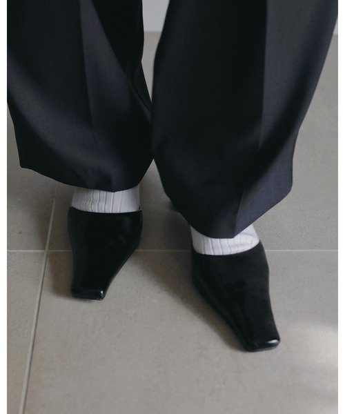 anuke(アンヌーク)の「Squaretoe Enamel Pumps(パンプス・レディース・クリーム/ブラック・36inch/37inch/38inch)」の7枚目の写真