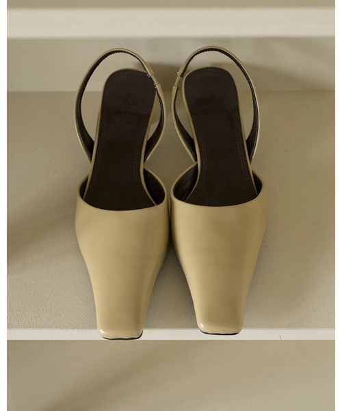 anuke(アンヌーク)の「Squaretoe Enamel Pumps(パンプス・レディース・クリーム/ブラック・36inch/37inch/38inch)」の10枚目の写真