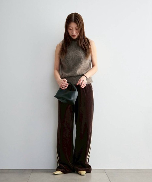 anuke(アンヌーク)の「Squaretoe Enamel Pumps(パンプス・レディース・クリーム/ブラック・36inch/37inch/38inch)」の15枚目の写真