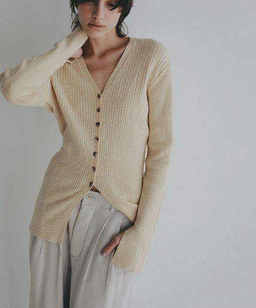 ETRE TOKYO（エトレトウキョウ）の「Vネックリブニットカーディガン（カーディガン/ボレロ・レディース・ホワイト/ブラック/ベージュ・FREE）」の3枚目の写真