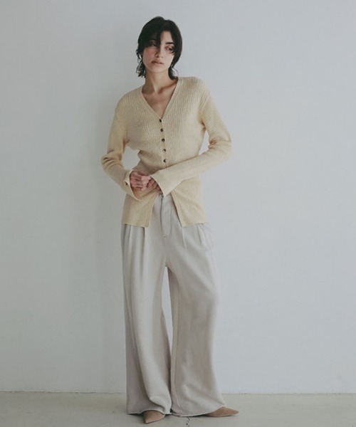 ETRE TOKYO（エトレトウキョウ）の「Vネックリブニットカーディガン（カーディガン/ボレロ・レディース・ホワイト/ブラック/ベージュ・FREE）」の4枚目の写真
