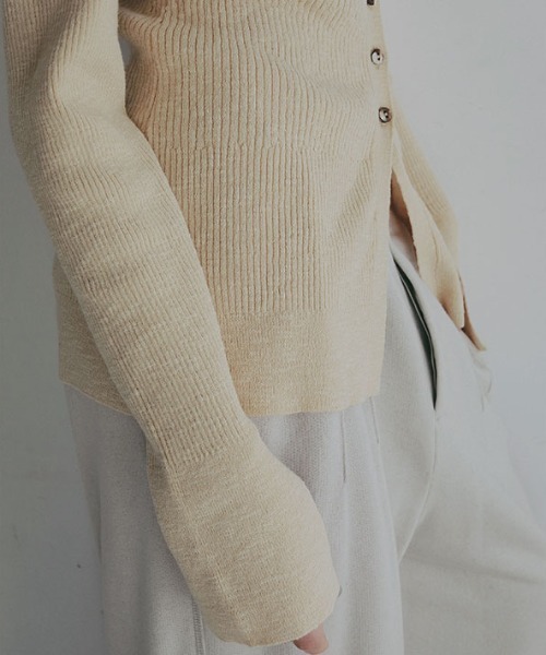 ETRE TOKYO（エトレトウキョウ）の「Vネックリブニットカーディガン（カーディガン/ボレロ・レディース・ホワイト/ブラック/ベージュ・FREE）」の7枚目の写真