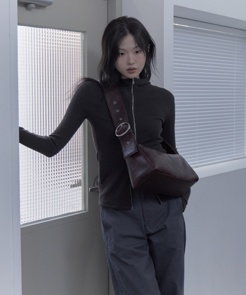 HAVEAWHALE(ハブアホエール)の「buckle two-way bag (BD)(メッセンジャーバッグ・レディース・その他・FREE)」の4枚目の写真