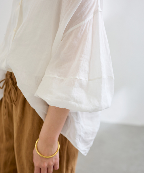 FRAMeWORK（フレームワーク）の「≪WEB限定 / 追加≫ラミーランタンスリーブバンドカラー（シャツ/ブラウス・レディース・ホワイト/ブラウン/サックスブルー・FREE）」の20枚目の写真