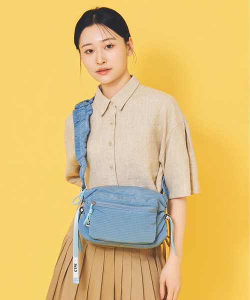 CONTROL FREAK / CTFK(コントロールフリーク)の「CONTROL FREAK / CTFK(コントロールフリーク)≪撥水≫チェックギャザーボディバッグ(ショルダーバッグ・レディース・ブルー/ブラック/オレンジ/グリーン/ピンク・FREE)」の4枚目の写真