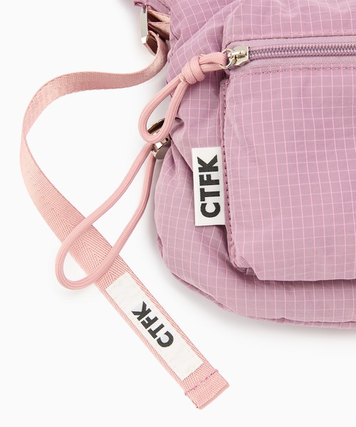 CONTROL FREAK / CTFK(コントロールフリーク)の「CONTROL FREAK / CTFK(コントロールフリーク)≪撥水≫チェックギャザーボディバッグ(ショルダーバッグ・レディース・ブルー/ブラック/オレンジ/グリーン/ピンク・FREE)」の13枚目の写真