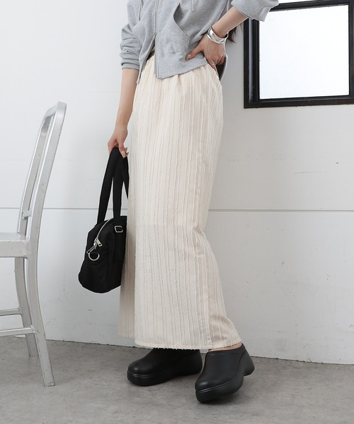 COLONY 2139(コロニートゥーワンスリーナイン)の「フリンジストライプジャガードナロースカート(スカート・レディース・ブラック/アイボリー・MEDIUM/SMALL)」の3枚目の写真