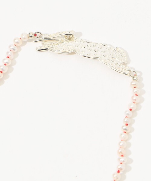 TOMORROWLAND （トゥモローランド）の「PALA LEOPARD HOOK TINY P パールネックレス（ネックレス・レディース・シルバー系その他・FREE）」の3枚目の写真