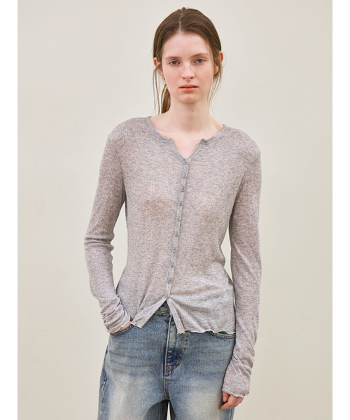 le（ル）の「v-neck ribbed button top (gray)（Tシャツ/カットソー・レディース・その他・FREE）」の2枚目の写真