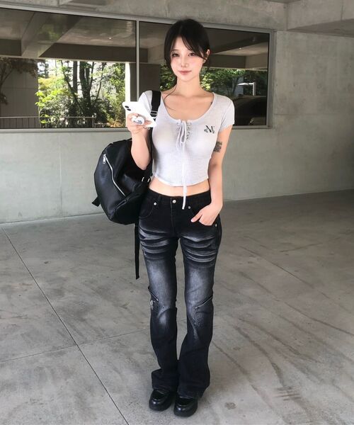 MUCENT(ムセント)の「サロンアイレットレースアップゴルフリブスリムフィット半袖Tシャツ(3カラー)(Tシャツ/カットソー・レディース・ホワイト/グレー系カモフラージュ/ブラック・FREE)」の6枚目の写真