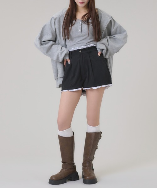 apres jour mignon(アプレジュールミニョン)の「フリルレイヤードショートパンツ(その他パンツ・レディース・ブラック/グレー・MEDIUM/LARGE)」の13枚目の写真