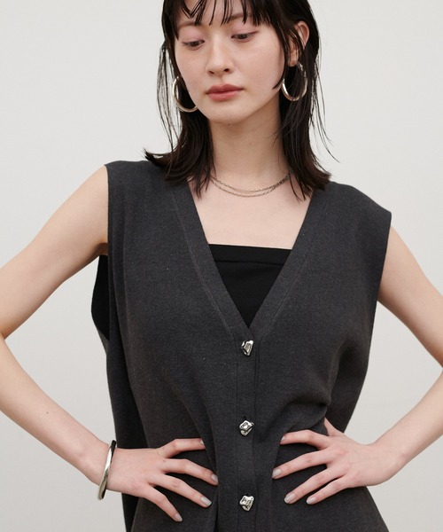 LARUTA（ラルータ）の「【LARUTA】［WEB限定］リサイクルポリニュアンス釦ベスト（ベスト・レディース・チャコールグレー/グレー/アイボリー・FREE）」の8枚目の写真