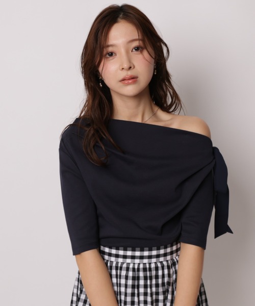 Apuweiser-riche（アプワイザーリッシェ）の「アシメリボンドレープカットソー（Tシャツ/カットソー・レディース・ネイビー/ブラック/ホワイト/ライトイエロー・2）」の7枚目の写真