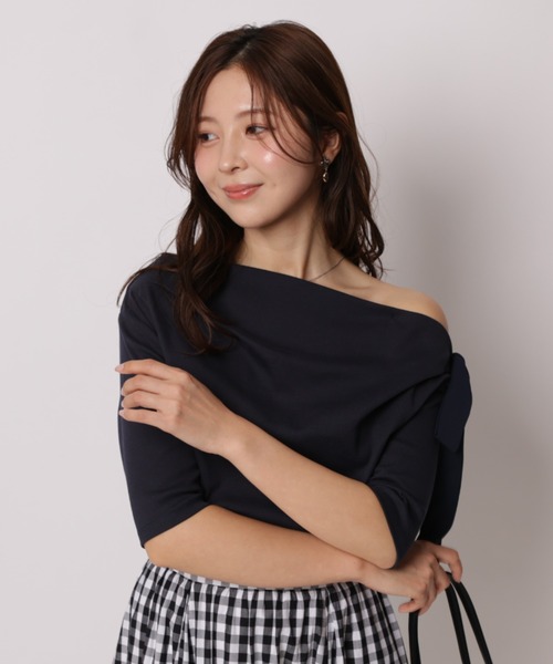 Apuweiser-riche（アプワイザーリッシェ）の「アシメリボンドレープカットソー（Tシャツ/カットソー・レディース・ネイビー/ブラック/ホワイト/ライトイエロー・2）」の9枚目の写真