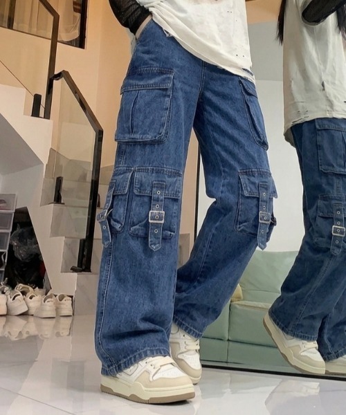 NANEA（ナネア）の「多ポケットギミック カーゴデニムパンツ ベルト付き（デニムパンツ・レディース・ブラック/ブルー・SMALL）」の7枚目の写真