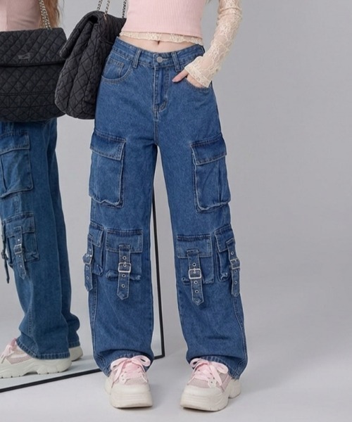 NANEA（ナネア）の「多ポケットギミック カーゴデニムパンツ ベルト付き（デニムパンツ・レディース・ブラック/ブルー・SMALL）」の11枚目の写真