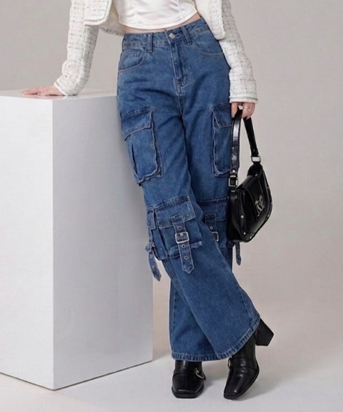 NANEA（ナネア）の「多ポケットギミック カーゴデニムパンツ ベルト付き（デニムパンツ・レディース・ブラック/ブルー・SMALL）」の13枚目の写真
