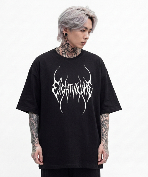 EIGHTVOLUME(エイトボリューム)の「EVゴシックロゴオーバーサイズ半袖Tシャツ(ブラック)(Tシャツ/カットソー・メンズ・その他・LARGE/MEDIUM)」の2枚目の写真