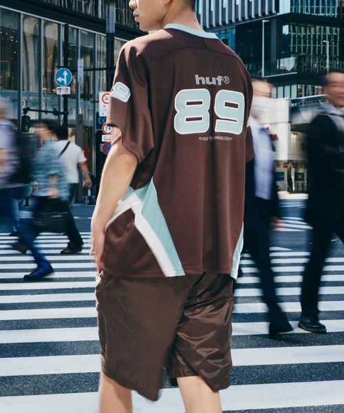 HUF(ハフ)の「CROSS CONDITIONS FOOTBALL CREW(Tシャツ/カットソー・メンズ・カモフラージュ/ブラック/ブラウン・XL/L/M/S)」の1枚目の写真