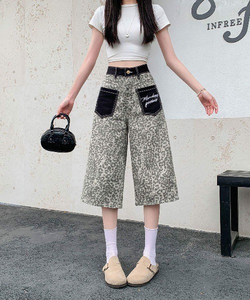 gossip！ロサンゼルス（ゴシップロサンゼルス）の「Y2Kレオパード柄 バイカラーロゴ刺繍 ワイドデニムクロップドパンツ（デニムパンツ・レディース・レオパード・S/M）」の4枚目の写真