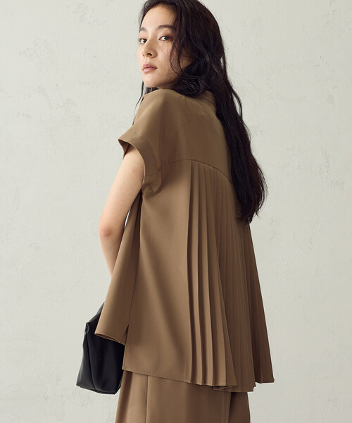 COMME CA ISM(コムサイズム)の「【セットアップ対応】シフォンジョーゼット バックプリーツブラウス(シャツ/ブラウス・レディース・キャメル/チャコール・MEDIUM/LARGE)」の2枚目の写真
