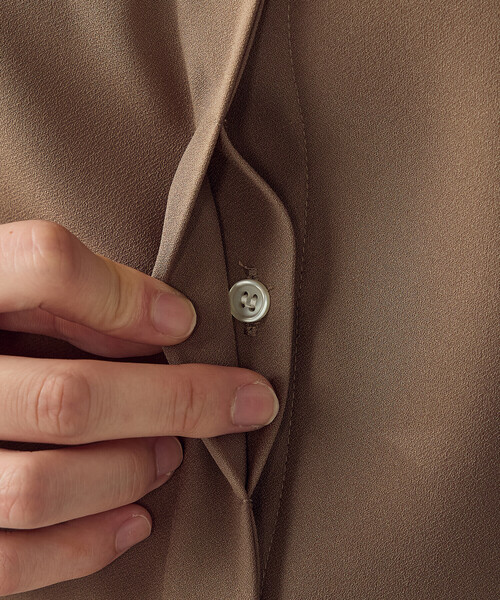 COMME CA ISM(コムサイズム)の「【セットアップ対応】シフォンジョーゼット バックプリーツブラウス(シャツ/ブラウス・レディース・キャメル/チャコール・MEDIUM/LARGE)」の5枚目の写真